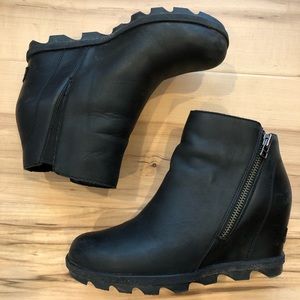 Sorel Joan Of Arctic Wedge II Zip bootie in black